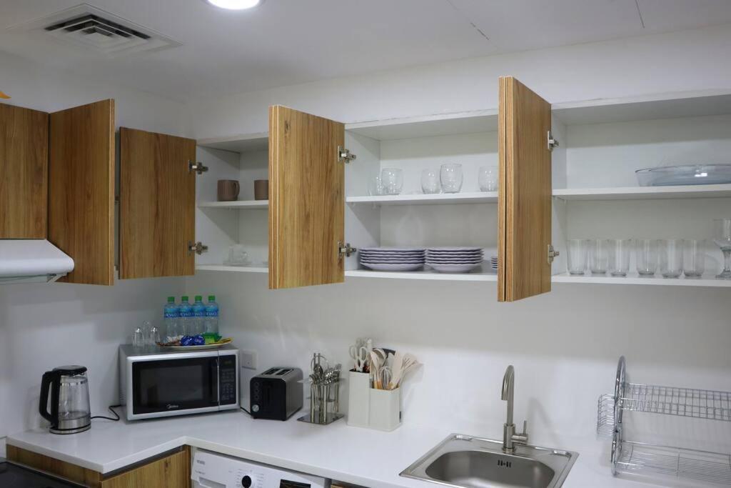 Lovely 3br Oasis With Pool & Private Parking In Masdar Abu Dhabi