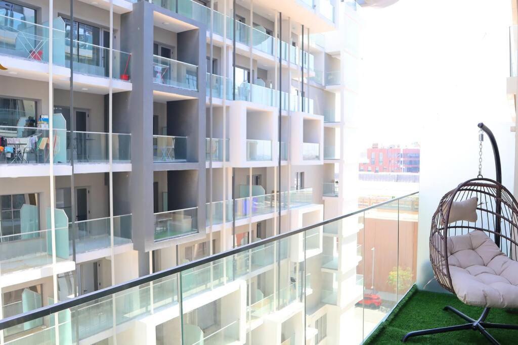 Lovely 3br Oasis With Pool & Private Parking In Masdar Abu Dhabi